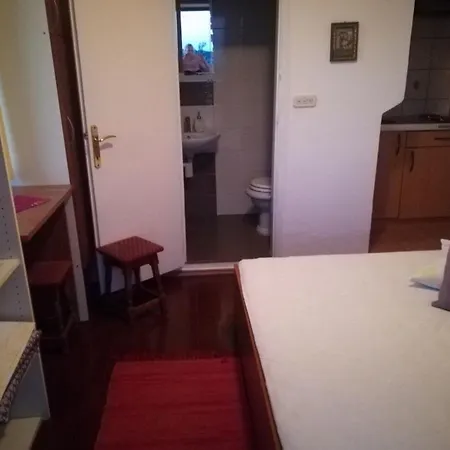 Pero - 50 M From Sea Apartment Banjol
